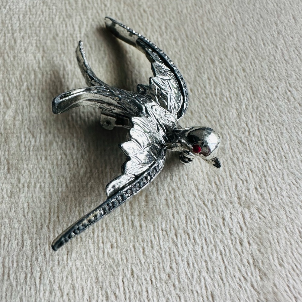 Vintage Silver Tone Swallow Bird Brooch | Sculpted Flying Bird Pin | Retro - Picture 3 of 5